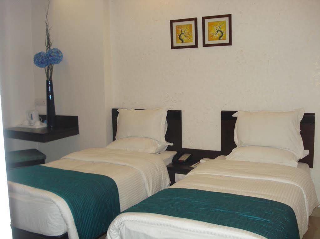 Fabhotel Rockland New Delhi Exteriör bild