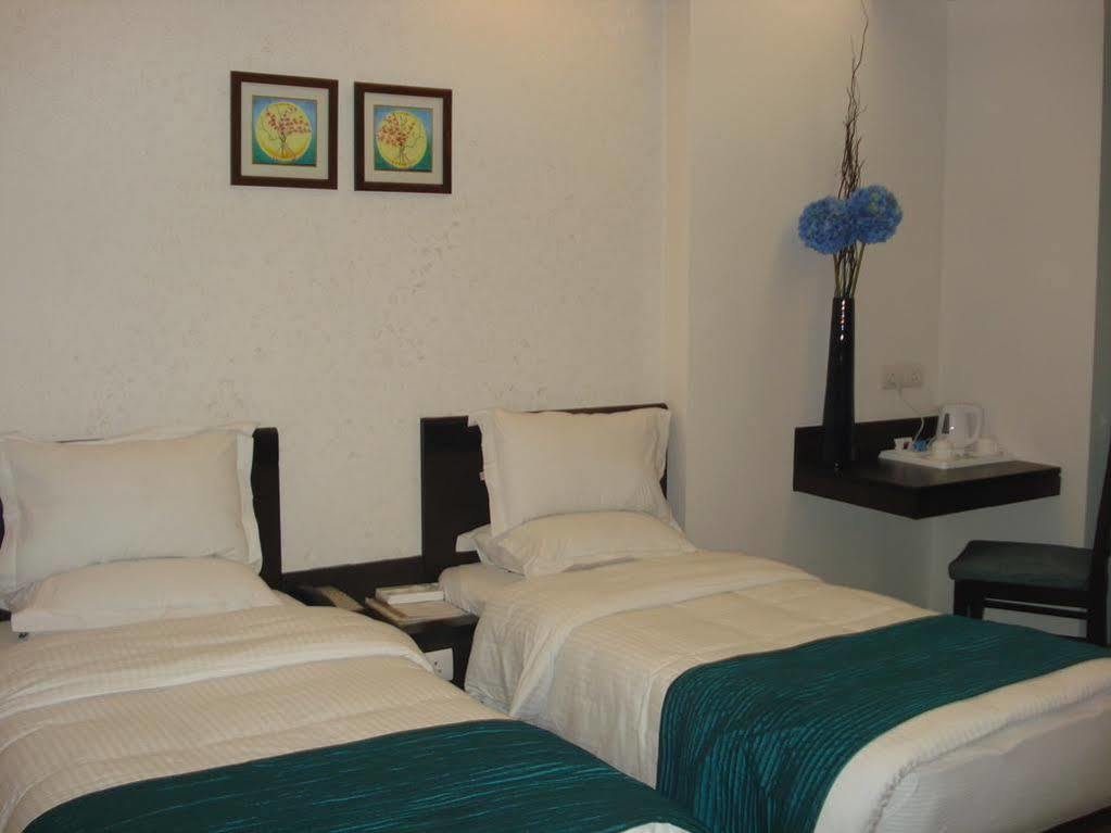 Fabhotel Rockland New Delhi Exteriör bild