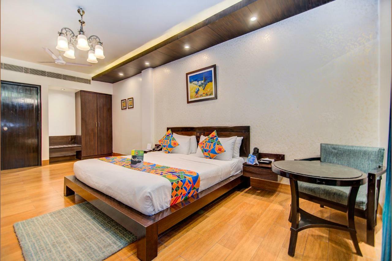 Fabhotel Rockland New Delhi Exteriör bild