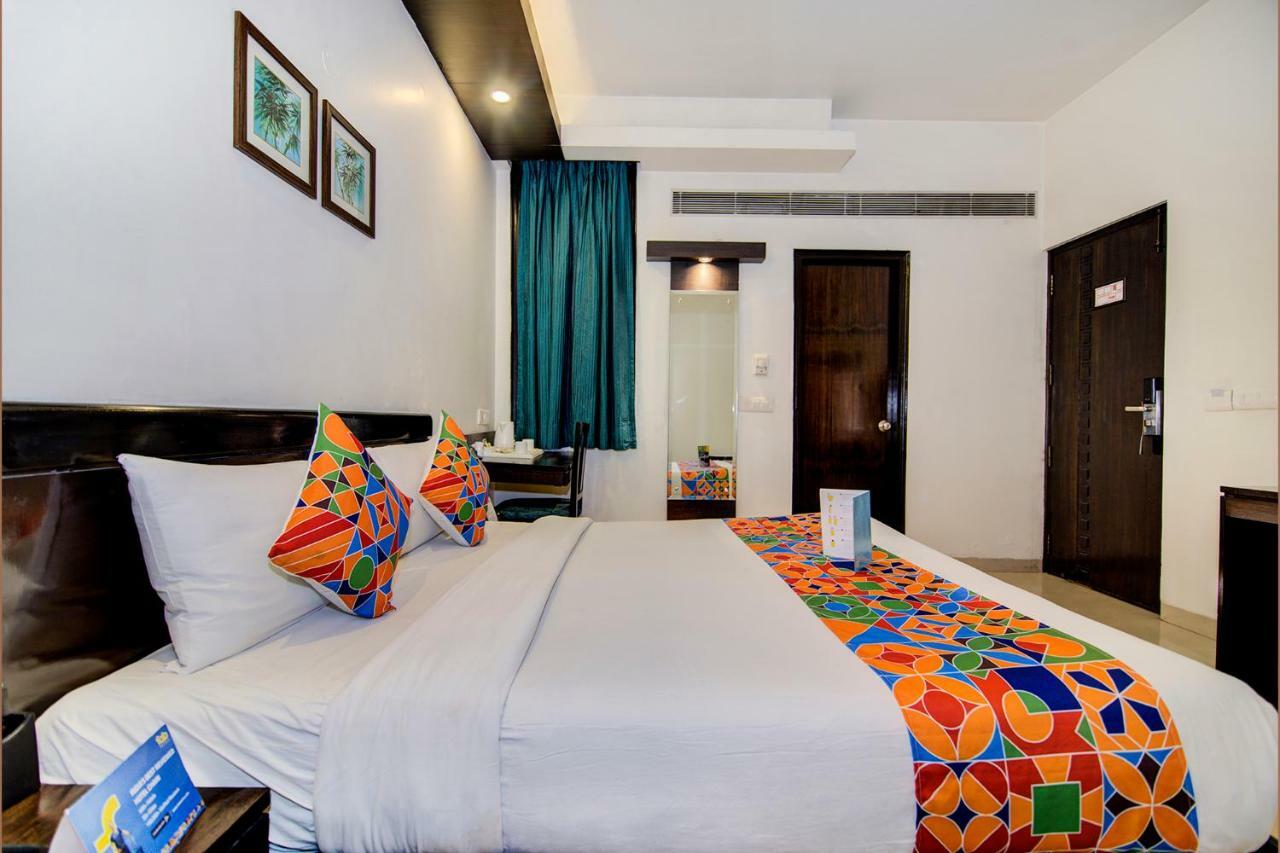 Fabhotel Rockland New Delhi Exteriör bild