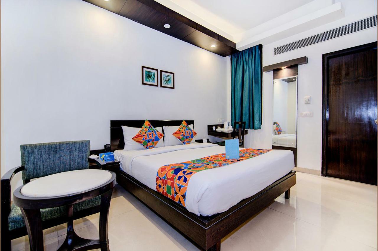 Fabhotel Rockland New Delhi Exteriör bild